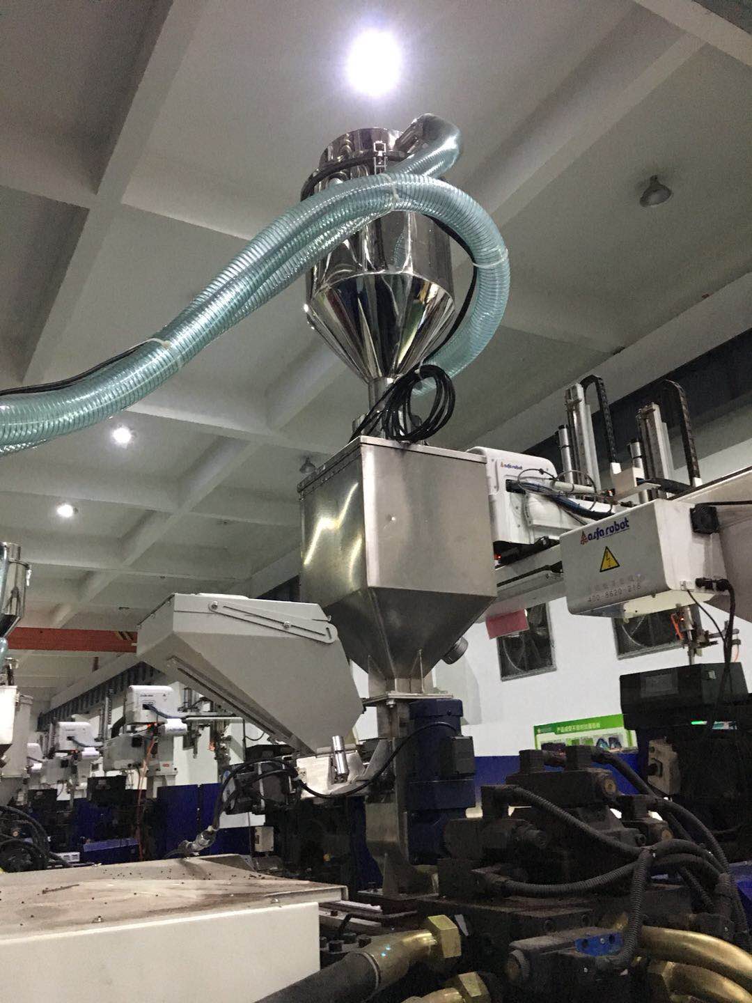 集中供料現(xiàn)場圖 集中供料現(xiàn)場圖